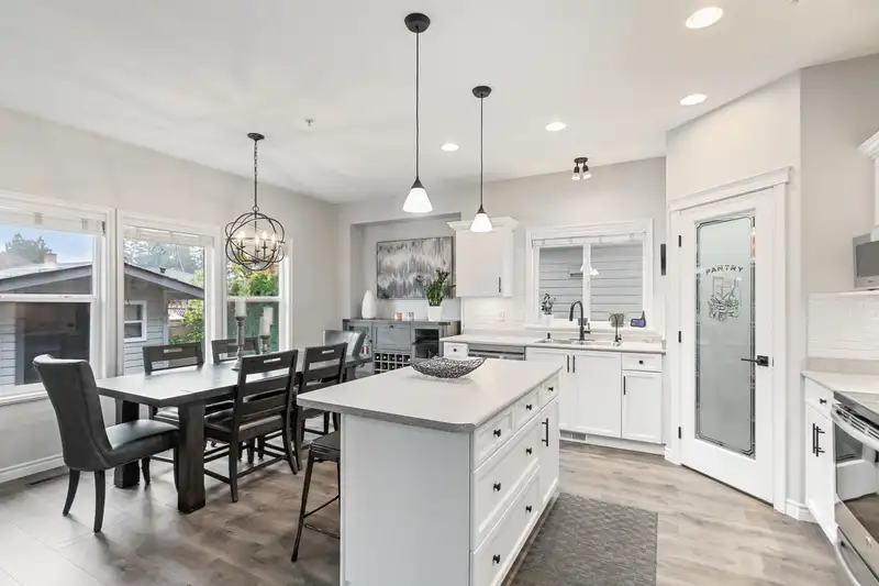 118 21868 LOUGHEED HIGHWAY - photo 1 of 39