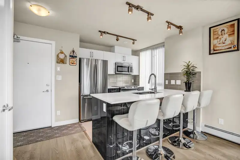 316 2689 KINGSWAY - photo 3 of 30