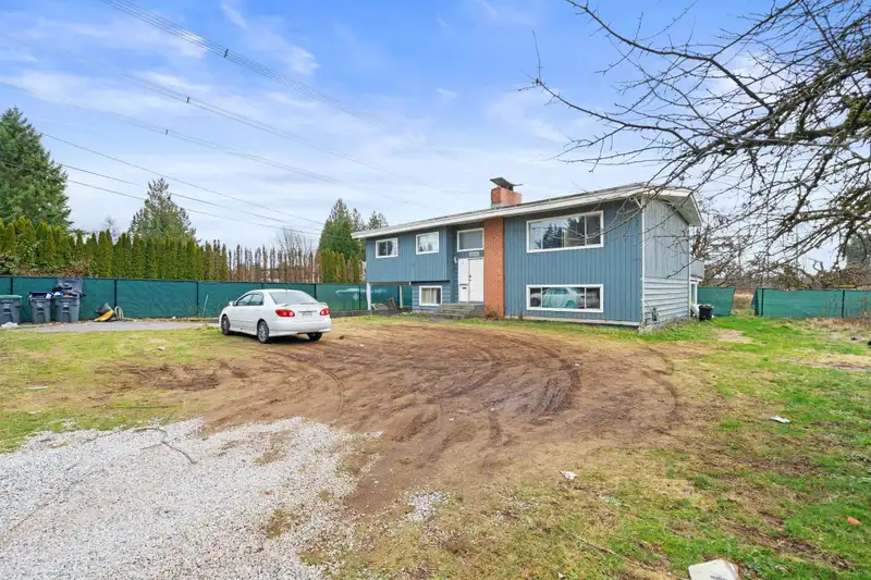 14042 110 AVENUE - photo 2 of 6