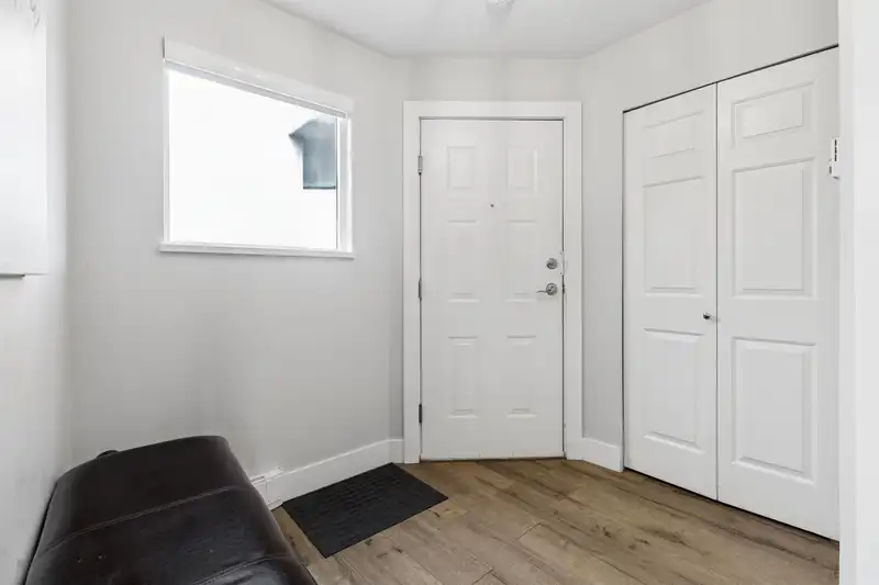 302 874 W 6TH AVENUE - photo 2 of 26