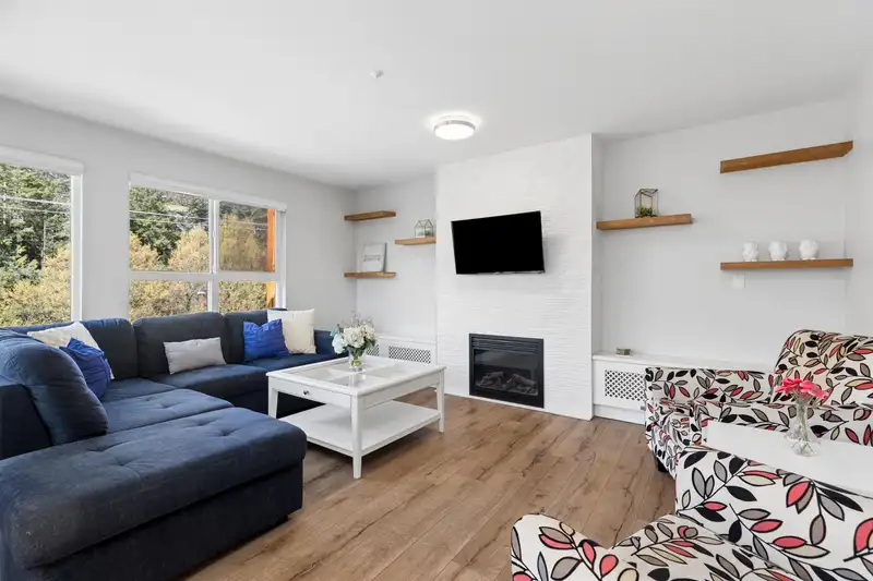 302 874 W 6TH AVENUE - photo 3 of 26