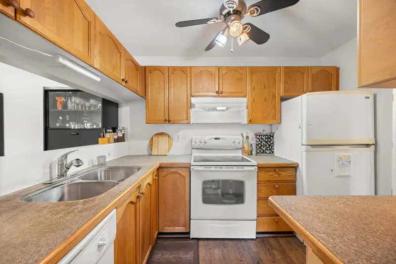 207 1171 PIPELINE ROAD - photo 4 of 25