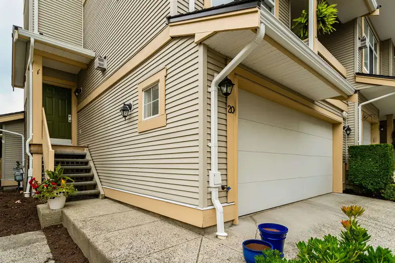 20 14959 58 AVENUE - photo 3 of 40