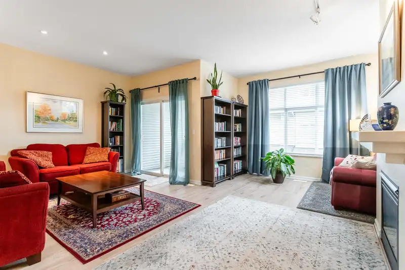 20 14959 58 AVENUE - photo 4 of 40