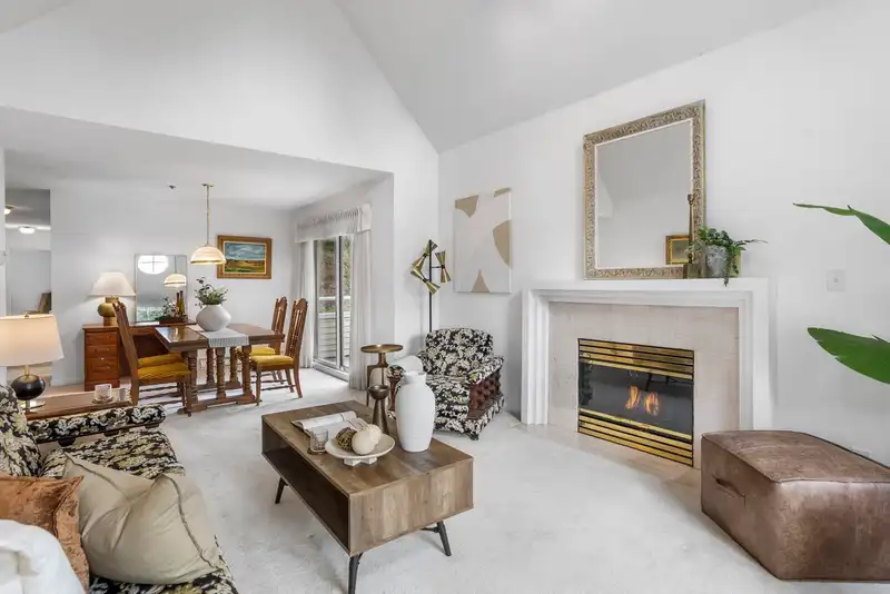 303 5375 VICTORY STREET - photo 4 of 33