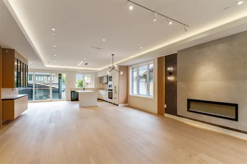 2022 NANTON AVENUE - photo 4 of 22