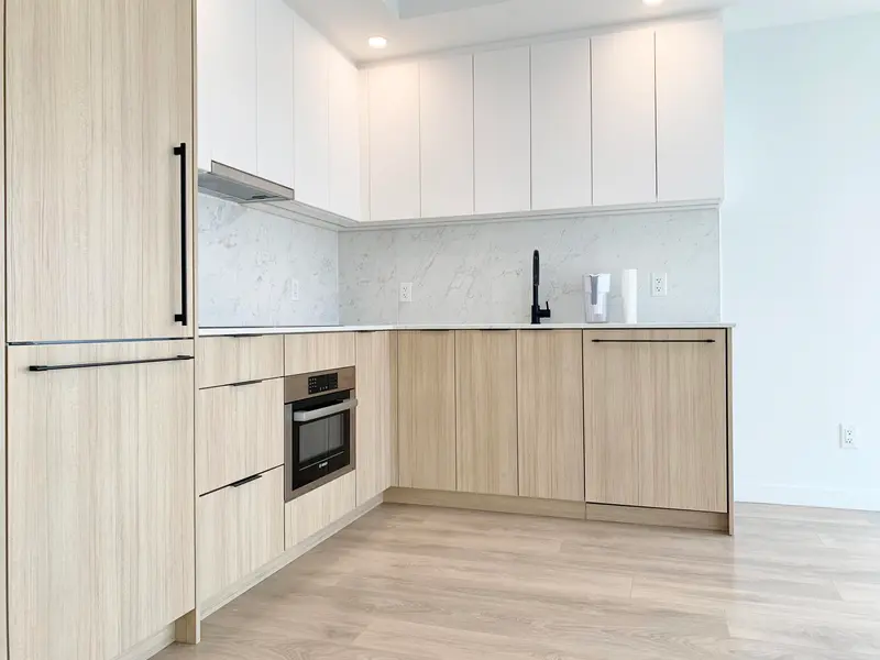 1511 13685 102 AVENUE - photo 3 of 25