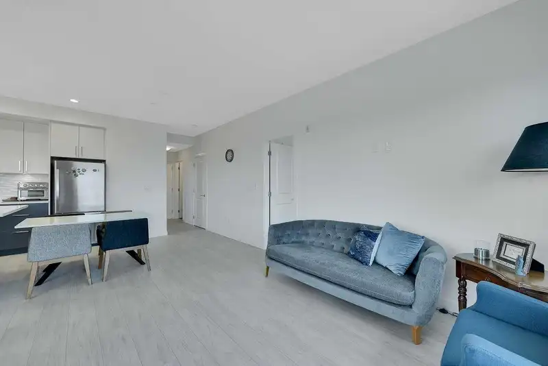B516 20834 80 AVENUE - photo 3 of 37