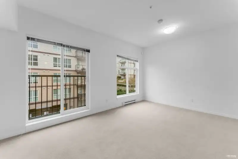 303 13728 108 AVENUE - photo 2 of 22