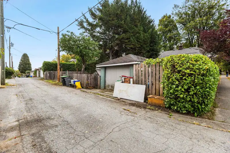3895 W 20TH AVENUE - photo 4 of 12
