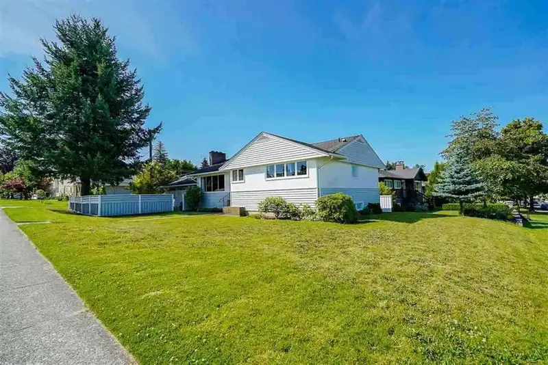 7833 COQUITLAM STREET - photo 2 of 14