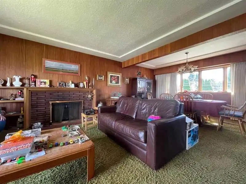 7833 COQUITLAM STREET - photo 4 of 14