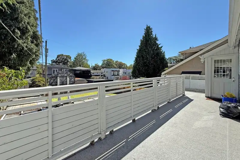 3072 W 28TH AVENUE - photo 4 of 6