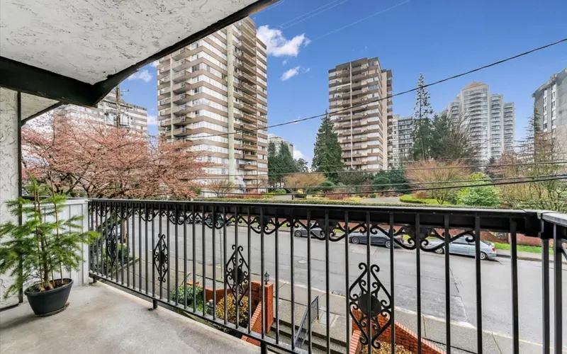 208 707 HAMILTON STREET - photo 4 of 21