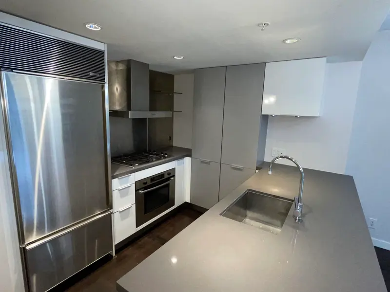 1507 788 RICHARDS STREET - photo 2 of 9