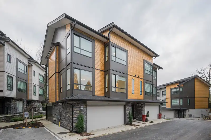 10 20559 86 AVENUE - photo 2 of 36