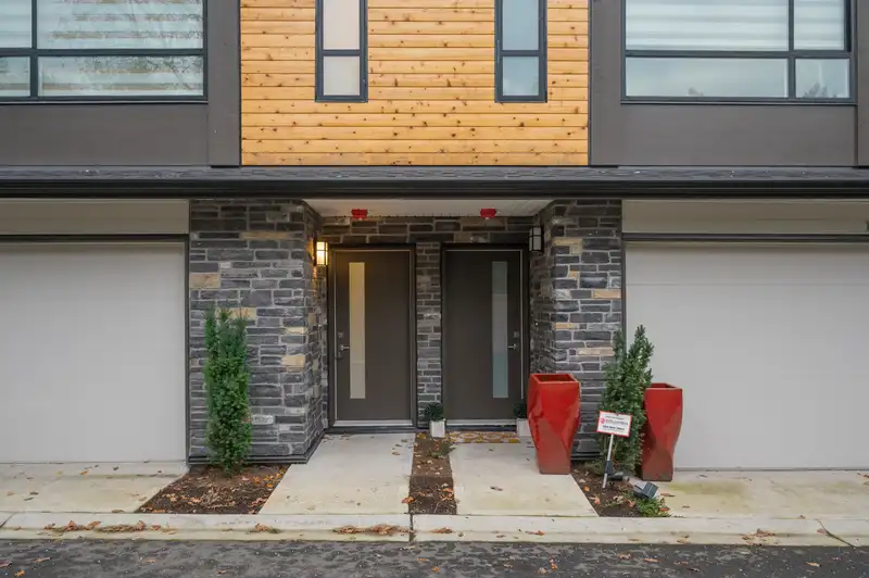 10 20559 86 AVENUE - photo 4 of 36