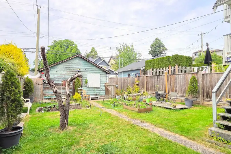 1761 WILLIAM STREET - photo 3 of 18