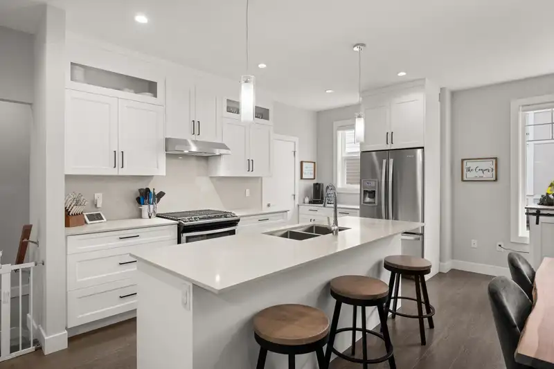62 19501 74 AVENUE - photo 1 of 39