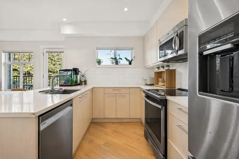 205 7180 BARNET ROAD - photo 3 of 28