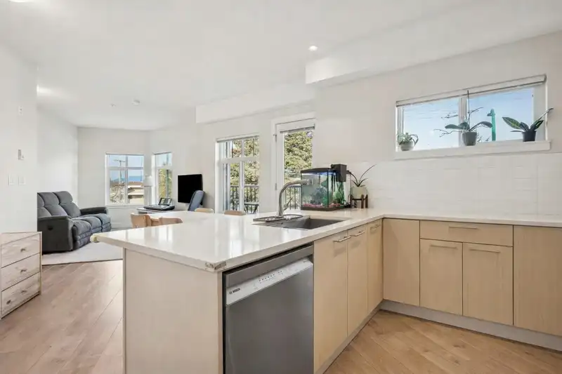 205 7180 BARNET ROAD - photo 4 of 28