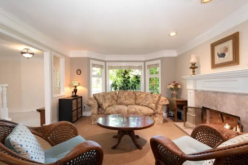 5031 LINDEN DRIVE - photo 4 of 40
