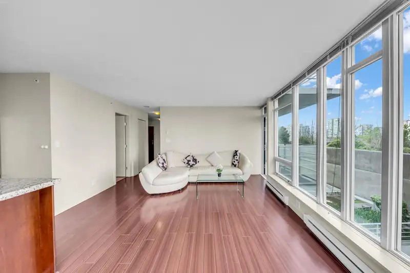 703 8288 LANSDOWNE ROAD - photo 2 of 14