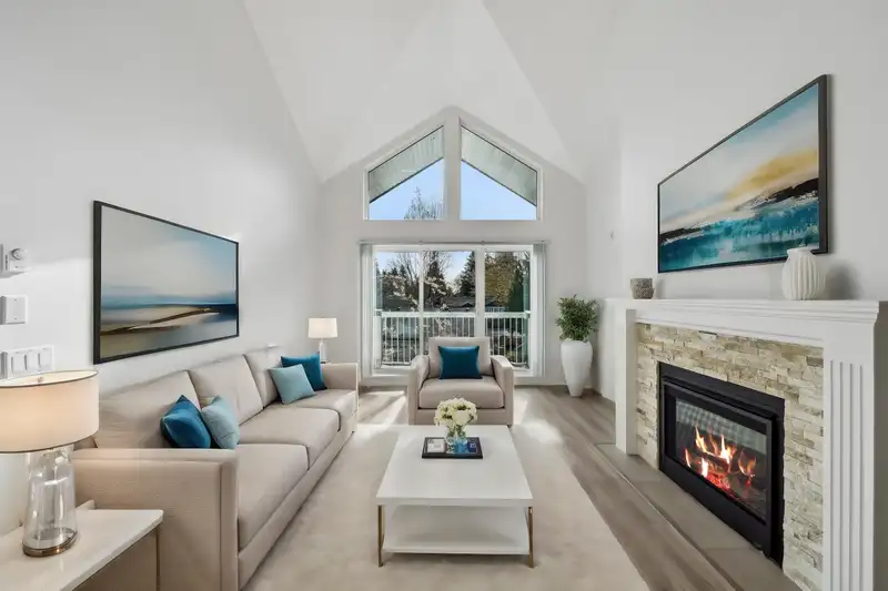 304 13911 70TH AVENUE - photo 1 of 33