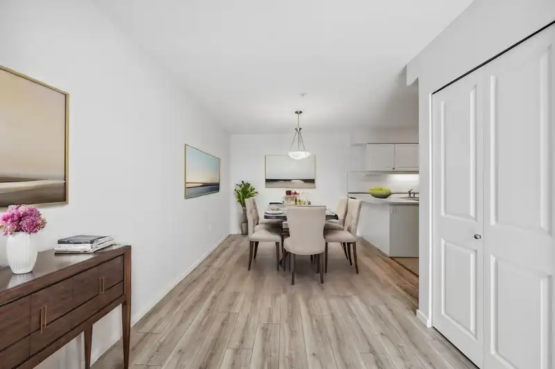 304 13911 70TH AVENUE - photo 4 of 33