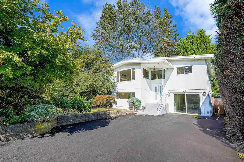 1368 129A STREET - photo 3 of 22
