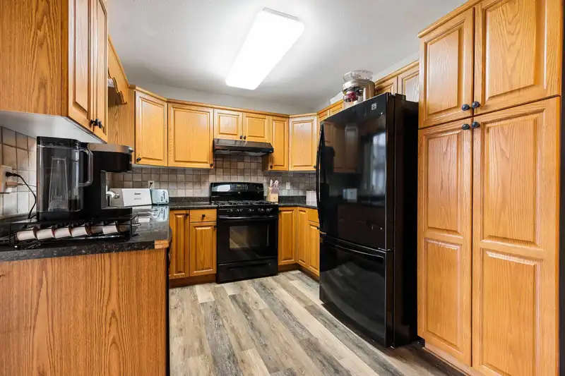 5642 THORNHILL STREET - photo 4 of 40