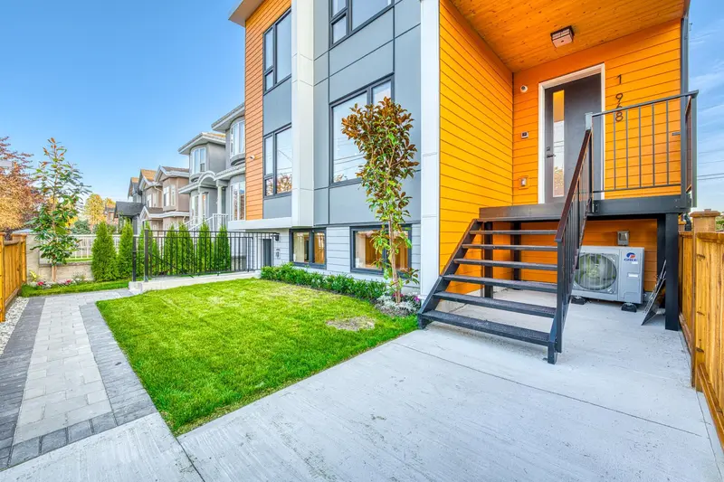 1 968 E 55TH AVENUE - photo 2 of 25