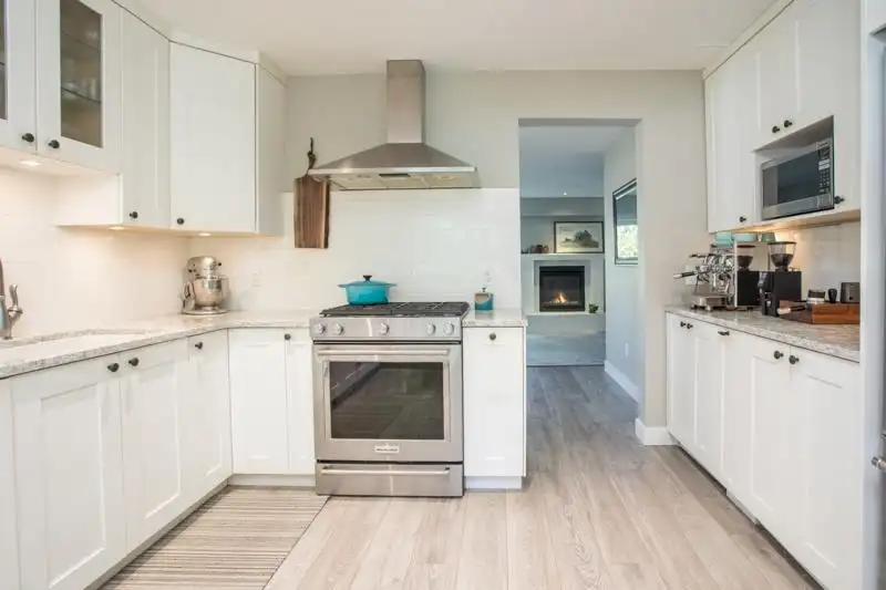 146 3031 WILLIAMS ROAD - photo 4 of 39
