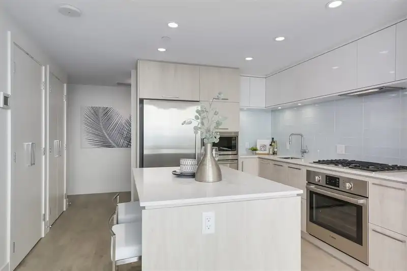 1804 680 SEYLYNN CRESCENT - photo 4 of 25