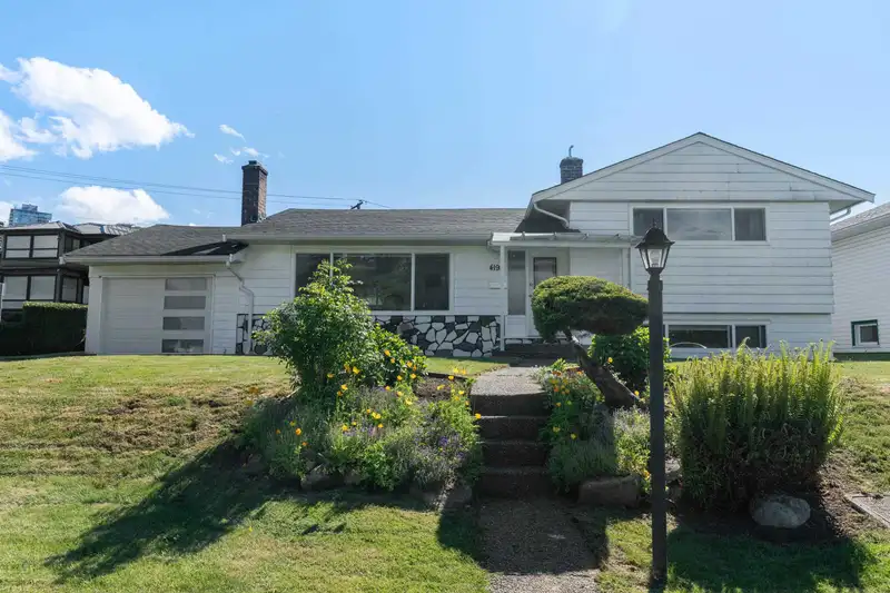 4194 CHERRYWOOD CRESCENT - photo 1 of 18