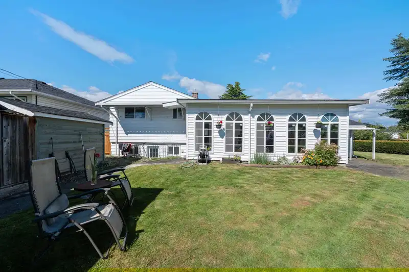 4194 CHERRYWOOD CRESCENT - photo 3 of 18