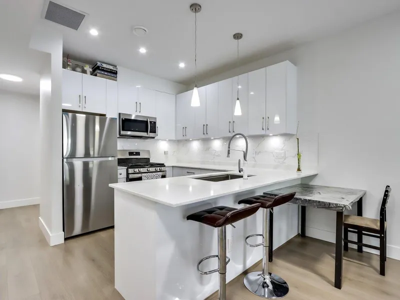 103 906 QUADLING AVENUE - photo 2 of 24