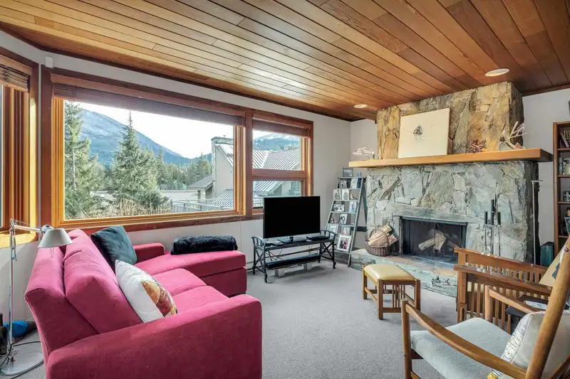 109 6117 EAGLE DRIVE - photo 1 of 27