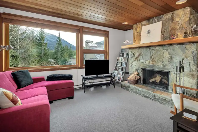 109 6117 EAGLE DRIVE - photo 2 of 27
