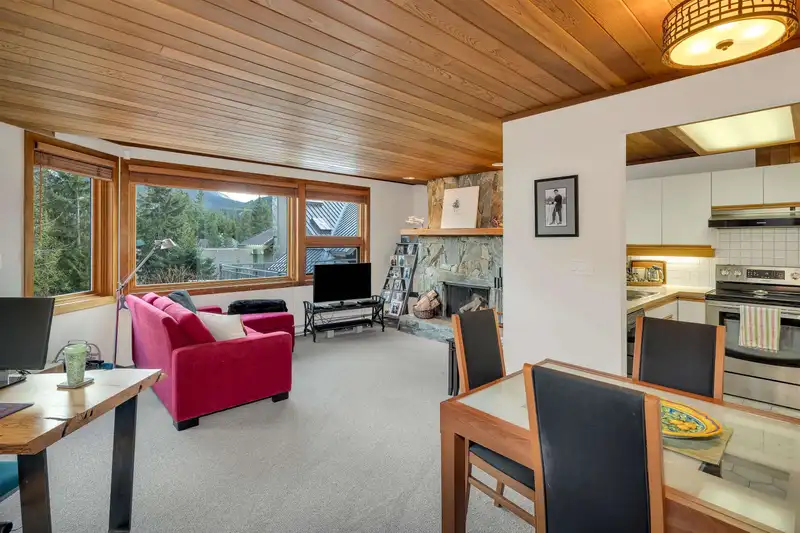 109 6117 EAGLE DRIVE - photo 4 of 27