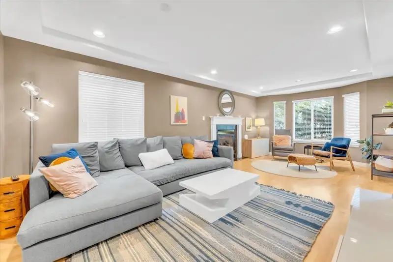 4213 CAMBRIDGE STREET - photo 4 of 35