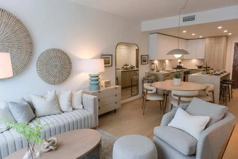 305 423 6TH STREET - photo 3 of 25