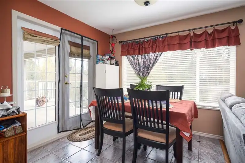 23776 110 AVENUE - photo 4 of 8
