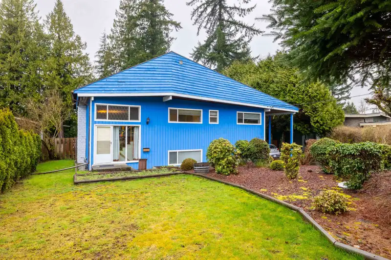 20173 48 AVENUE - photo 3 of 33