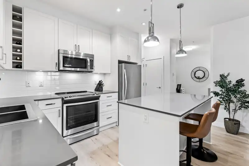 211 16380 64 AVENUE - photo 4 of 40
