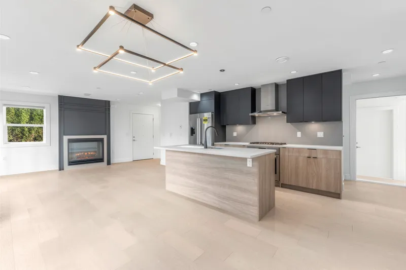 7357 OAK STREET - photo 2 of 12