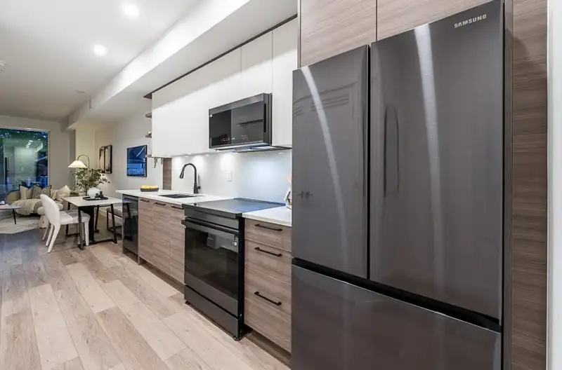 207 422 LAKEWOOD DRIVE - photo 1 of 11
