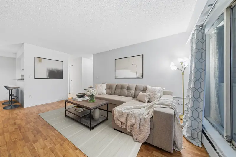 105 932 ROBINSON STREET - photo 1 of 23