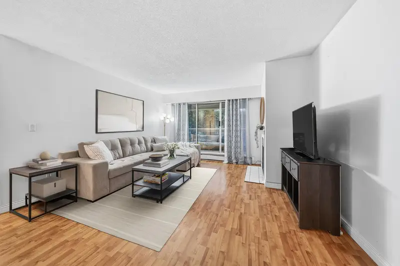 105 932 ROBINSON STREET - photo 3 of 23