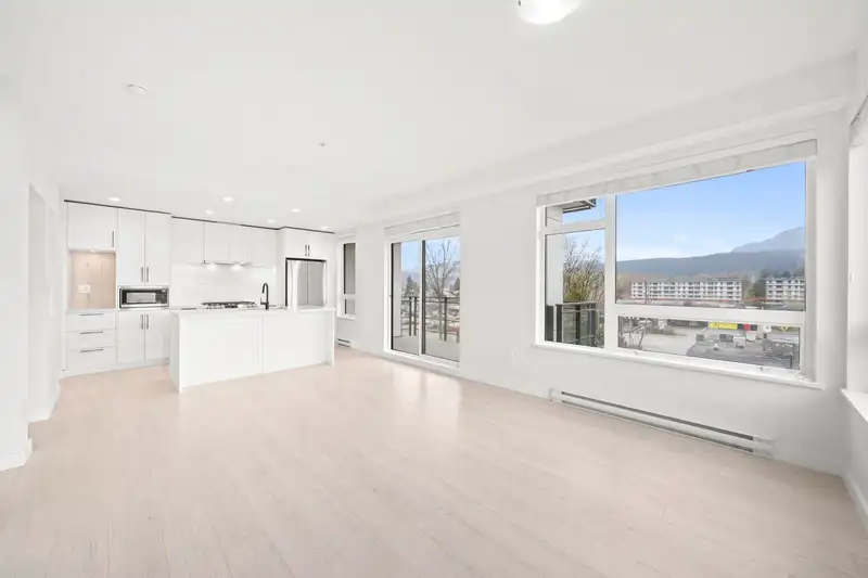405 3038 ST GEORGE STREET - photo 1 of 39
